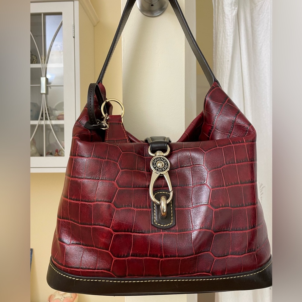 Dooney and Bourke Shoulder Bag EUC Beautiful Ox Blood Shade